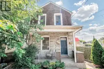 303 Maria St, Toronto, Ontario M6P 1W6, 2 Bedrooms Bedrooms, 5 Rooms Rooms,2 BathroomsBathrooms,All Houses,Sold,Maria,W9300305