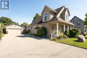 71 Queen St, Aylmer, Ontario N5H 1Z4, 4 Bedrooms Bedrooms, 8 Rooms Rooms,3 BathroomsBathrooms,All Houses,Sold,Queen,X9303984