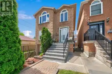18 Westlake Crescent Toronto (Woodbine-Lumsden) Ontario M4C2X2
