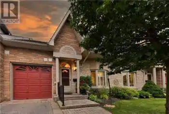 1010 CRISTINA Crt Unit# 11, Mississauga, Ontario L5J 4T7, 2 Bedrooms Bedrooms, 7 Rooms Rooms,3 BathroomsBathrooms,All Houses,Sold,CRISTINA,W10403998