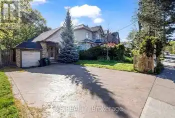 39 South Kingsway, Toronto, Ontario M6S 3T2, 2 Bedrooms Bedrooms, 4 Rooms Rooms,2 BathroomsBathrooms,All Houses,Sold,South Kingsway,W9346864