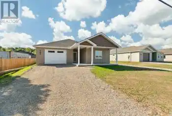 141 Victoria Ave, South Huron, Ontario N0M 1M0, 3 Bedrooms Bedrooms, 12 Rooms Rooms,2 BathroomsBathrooms,All Houses,Sold,Victoria,X9358388