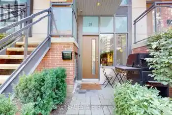 31 Oak St, Toronto, Ontario M5A 0A2, 1 Bedroom Bedrooms, 4 Rooms Rooms,1 BathroomBathrooms,All Houses,Sold,Oak,C9364034