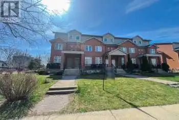 3B Hobden Pl, Toronto, Ontario M9R 3R6, 3 Bedrooms Bedrooms, 7 Rooms Rooms,2 BathroomsBathrooms,All Houses,Sold,Hobden,W9369385
