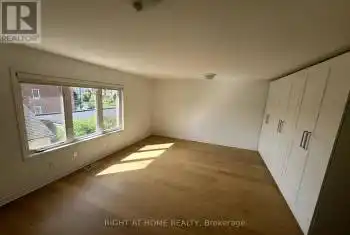 50 Jack Evelyn Wiggins Dr, Toronto, Ontario M3J 0E8, 3 Bedrooms Bedrooms, 8 Rooms Rooms,3 BathroomsBathrooms,All Houses,Rented,Jack Evelyn Wiggins,W9371323