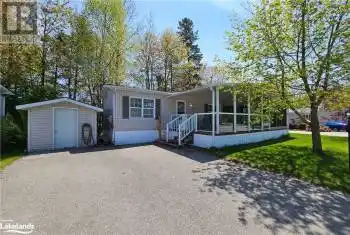 19 TOPAZ St, Wasaga Beach, Ontario L9Z 1X7, 1 Bedroom Bedrooms, 4 Rooms Rooms,1 BathroomBathrooms,Commercial,Sold,TOPAZ,S10440131