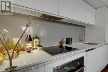 20 Minowan Miikan Lane Unit# 720, Toronto, Ontario M6J 0E5, 1 Bedroom Bedrooms, 3 Rooms Rooms,1 BathroomBathrooms,Condo,Sold,Minowan Miikan,C9375913