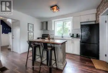 101 Charles St, Kitchener, Ontario N2H 1Y6, 4 Bedrooms Bedrooms, 10 Rooms Rooms,3 BathroomsBathrooms,All Houses,Sold,Charles,X9378981