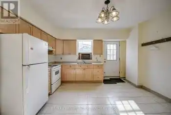 383 Dundas St Unit# Upper, Toronto, Ontario M5A 2A6, 2 Bedrooms Bedrooms, 4 Rooms Rooms,1 BathroomBathrooms,All Houses,Rented,Dundas,C9391256
