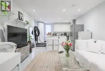 12 Leeds St, Toronto, Ontario M6G 1N7, 1 Bedroom Bedrooms, 3 Rooms Rooms,1 BathroomBathrooms,Condo,Rented,Leeds,W9400279