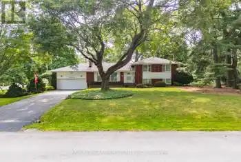 162 Dianne Ave, Oakville, Ontario L6J 4H1, 3 Bedrooms Bedrooms, 8 Rooms Rooms,2 BathroomsBathrooms,All Houses,Sold,Dianne,W9259881