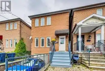 8 Fairholme Ave, Toronto, Ontario M6B 2W5, 4 Bedrooms Bedrooms, 8 Rooms Rooms,4 BathroomsBathrooms,All Houses,Sold,Fairholme,C9416371