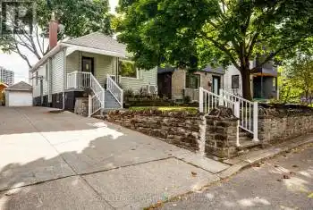 9 Wadsworth Blvd, Toronto, Ontario M9N 2G3, 3 Bedrooms Bedrooms, 7 Rooms Rooms,2 BathroomsBathrooms,All Houses,Sold,Wadsworth,W9416610