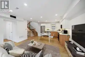 112 Walmer Rd Unit# 7, Toronto, Ontario M5R 2X7, 4 Bedrooms Bedrooms, 6 Rooms Rooms,3 BathroomsBathrooms,All Houses,Rented,Walmer,C9417194
