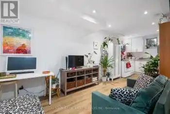 116 Medland St Unit# A, Toronto, Ontario M6P 2N5, 1 Bedroom Bedrooms, 4 Rooms Rooms,1 BathroomBathrooms,All Houses,Rented,Medland,27559602