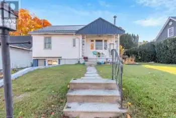 18 POTTERS Rd, Tillsonburg, Ontario N4G 2G8, 3 Bedrooms Bedrooms, 7 Rooms Rooms,1 BathroomBathrooms,All Houses,Sold,POTTERS,X10745358