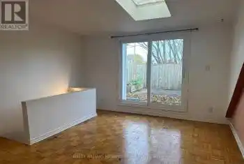 129 Munro St Unit# Upper, Toronto, Ontario M4M 2B8, 2 Bedrooms Bedrooms, 6 Rooms Rooms,1 BathroomBathrooms,Condo,Rented,Munro,E9514871