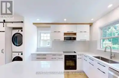 251 Kathryn Crescent Newmarket (Central Newmarket) Ontario L3Y1L9