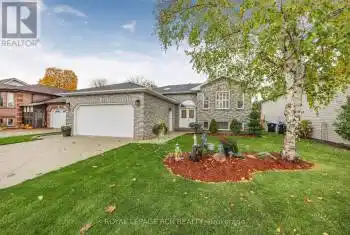 20 Riverdale Dr, Wasaga Beach, Ontario L9Z 1E9, 2 Bedrooms Bedrooms, 5 Rooms Rooms,3 BathroomsBathrooms,All Houses,Sold,Riverdale,S10037591