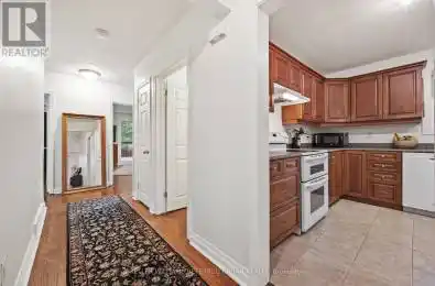 111 Clifton Avenue Toronto (Bathurst Manor) Ontario M3H4L2