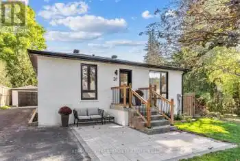 31 Kennedy St, Aurora, Ontario L4G 2L6, 3 Bedrooms Bedrooms, 7 Rooms Rooms,3 BathroomsBathrooms,All Houses,Sold,Kennedy,N10412435