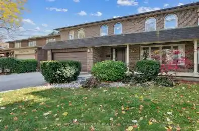 17 Strath Humber Court Toronto (Edenbridge-Humber Valley) Ontario M9A4