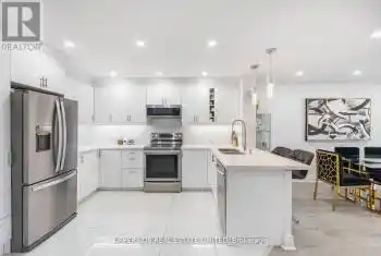 7440 Bathurst St Unit# 201, Vaughan, Ontario L4J 7K8, 2 Bedrooms Bedrooms, 5 Rooms Rooms,2 BathroomsBathrooms,Condo,Sold,Bathurst,N10417925