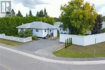 52 PAUGH LAKE Rd, Madawaska Valley, Ontario K0J 1B0, 2 Bedrooms Bedrooms, 14 Rooms Rooms,2 BathroomsBathrooms,All Houses,Sold,Paugh Lake Road,PAUGH LAKE,X10419712