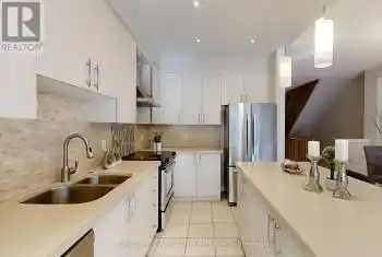 8777 Dufferin St Unit# 5, Vaughan, Ontario L4J 8W3, 3 Bedrooms Bedrooms, 9 Rooms Rooms,4 BathroomsBathrooms,All Houses,Sold,Dufferin,N10426439
