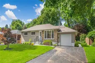32 STRATHCONA Dr Pelham Ontario L0S 1E0