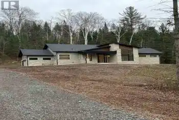 1006 Kingsridge Crt, Lake of Bays, Ontario P1H 0K1, 3 Bedrooms Bedrooms, 7 Rooms Rooms,2 BathroomsBathrooms,Condo,Rented,Kingsridge,X10431428