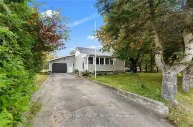 126 LAKESHORE Dr Madawaska Valley Ontario K0J 1B0