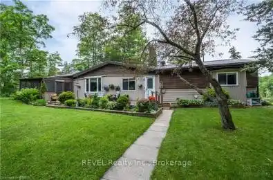 1043 SHANNON Lane South Frontenac Ontario K0H 1X0