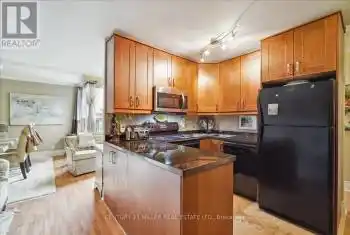 2550 Bathurst St Unit# 103, Toronto, Ontario M6B 2Z2, 1 Bedroom Bedrooms, 4 Rooms Rooms,1 BathroomBathrooms,Condo,Sold,Bathurst,C10442783