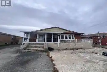 1040 Kennedy Rd, Toronto, Ontario M1P 2K6, 2 Bedrooms Bedrooms, 5 Rooms Rooms,3 BathroomsBathrooms,All Houses,Sold,Kennedy,E10929667