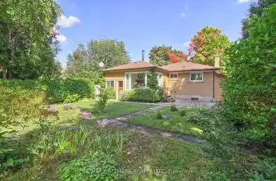 4 Corbett Crescent Aurora (Aurora Highlands) Ontario L4G2G1
