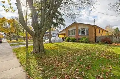 48 MANNING Ave Hamilton Ontario L9A 3E7