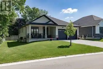 137 RIDGE St, Strathroy-Caradoc, Ontario N7G 0G9, 2 Bedrooms Bedrooms, 9 Rooms Rooms,3 BathroomsBathrooms,All Houses,Sold,RIDGE,X11824482