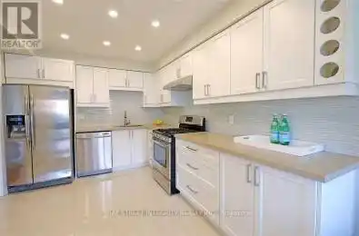 2155 Shorncliffe Boulevard Oakville (West Oak Trails) Ontario L6M3W7
