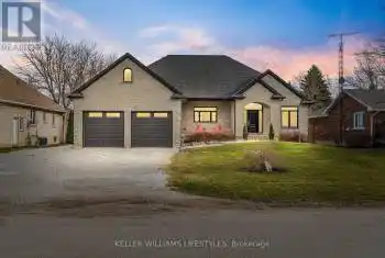 4657 LAKESIDE St, Plympton-Wyoming, Ontario N0N 1J6, 3 Bedrooms Bedrooms, 10 Rooms Rooms,3 BathroomsBathrooms,All Houses,Sold,LAKESIDE,X11888274