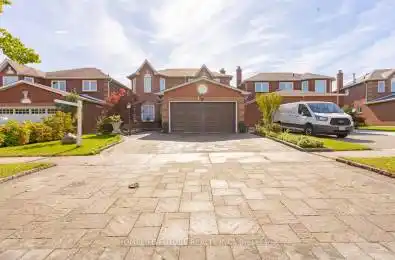 207 Mossbrook Sq Pickering Ontario L1V 6P8