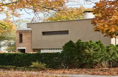 31 Governors Rd Toronto Ontario M4W 2E9
