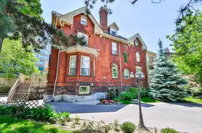 32 Gothic Ave Unit# 5 Toronto Ontario M6P 2V9