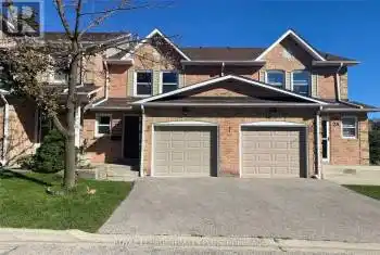 1039 Cedarglen Gate Unit# 27, Mississauga, Ontario L5C 3A7, 3 Bedrooms Bedrooms, 6 Rooms Rooms,3 BathroomsBathrooms,All Houses,Sold,Cedarglen,W11922088