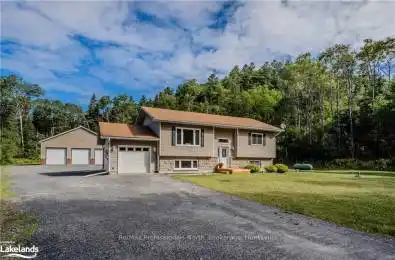 80 CERAMIC MINE ROAD Rd Huntsville Ontario P1H 2J4