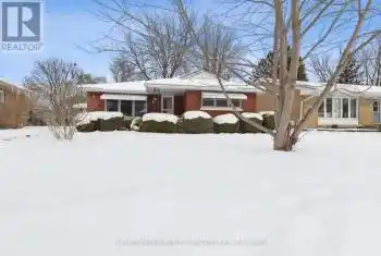 123 Elgin Cres, Waterloo, Ontario N2J 2S5, 3 Bedrooms Bedrooms, 7 Rooms Rooms,2 BathroomsBathrooms,All Houses,Sold,Elgin,X11936022