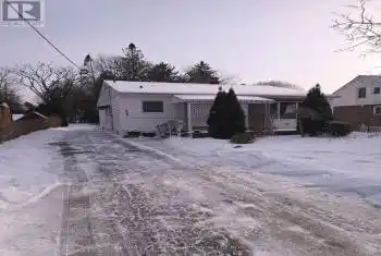 328 Victoria St, Woodstock, Ontario N4S 6W7, 3 Bedrooms Bedrooms, 8 Rooms Rooms,3 BathroomsBathrooms,All Houses,Sold,Victoria,X11937367