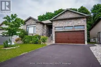 29 Autumn Grve, Quinte West, Ontario K8V 5P4, 3 Bedrooms Bedrooms, 7 Rooms Rooms,3 BathroomsBathrooms,All Houses,Rented,Autumn,X11948103