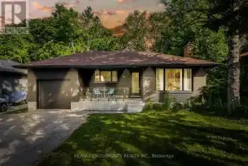 36 Queen St, Barrie, Ontario L4M 1Z1, 3 Bedrooms Bedrooms, 5 Rooms Rooms,2 BathroomsBathrooms,All Houses,Sold,Queen,S11957938