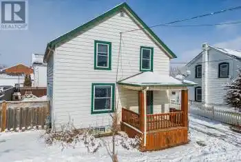 36 Henry St, Belleville, Ontario K8P 1N2, 3 Bedrooms Bedrooms, 6 Rooms Rooms,1 BathroomBathrooms,All Houses,Sold,Henry,X11957610